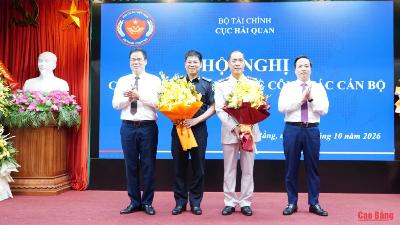 Công bố quyết định bổ nhiệm Chi cục trưởng Chi cục Hải quan khu vực XVI
