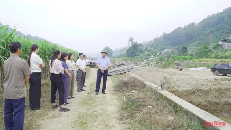 Phó Chủ tịch UBND tỉnh Hoàng Văn Thạch kiểm tra tiến độ các công trình khắc phục hậu quả thiên tai tại xã Nguyên Bình và Minh Tâm