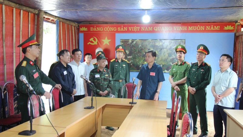 Phó Bí thư Thường trực Tỉnh ủy Bế Thanh Tịnh kiểm tra chuẩn bị diễn tập tại xã Độc Lập và Hạnh Phúc