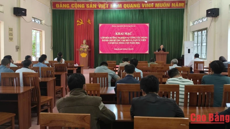 Bồi dưỡng nghiệp vụ công tác Đảng cho 59 cấp ủy viên cơ sở xã Tổng Cọt