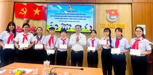 Đoàn đại biểu Quốc hội TP Cần Thơ gặp gỡ đại biểu tham gia phiên họp giả định “Quốc hội trẻ em” năm 2026 