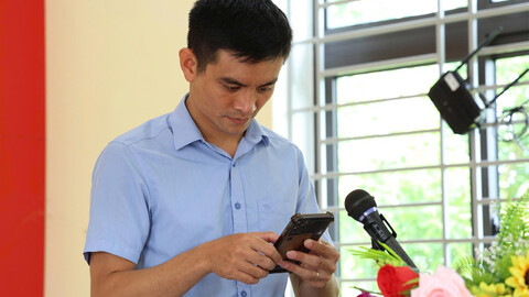 Khi trưởng thôn "lên mạng" quán xuyến việc làng