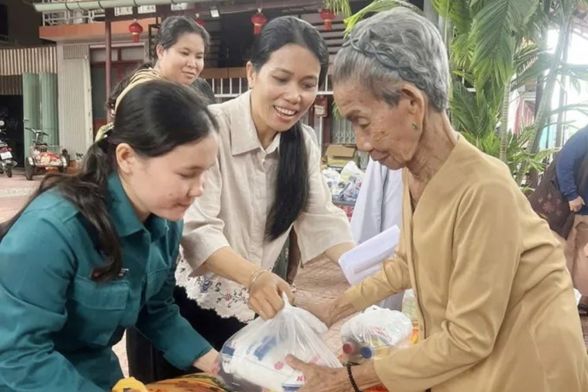 Học Bác từ những việc nhỏ