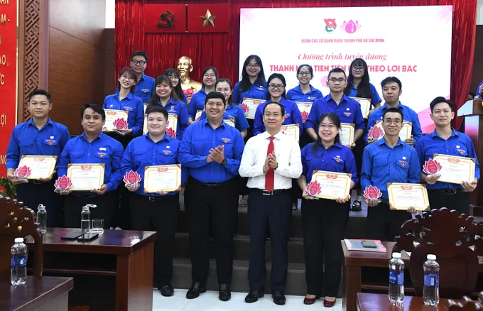 Tuyên dương gương thanh niên tiên tiến làm theo lời Bác