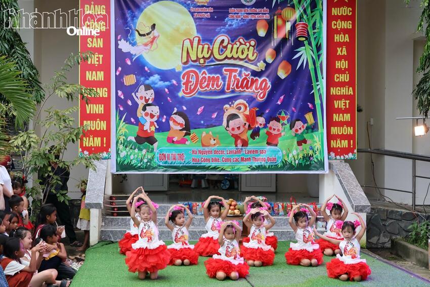 Tổ chức chương trình Trung thu “Nụ cười đêm trăng” cho trẻ em xã Phước Hà