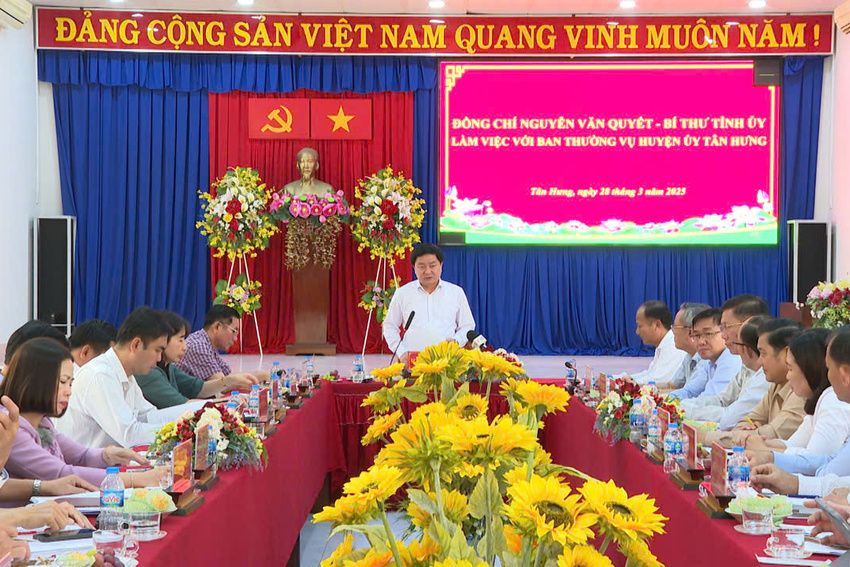 Bí thư Tỉnh ủy làm việc với Ban Thường vụ Huyện ủy Tân Hưng