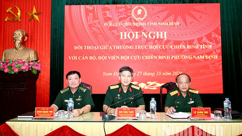 Thường trực Hội Cựu chiến binh tỉnh đối thoại với cán bộ, hội viên cựu chiến binh phường Nam Định