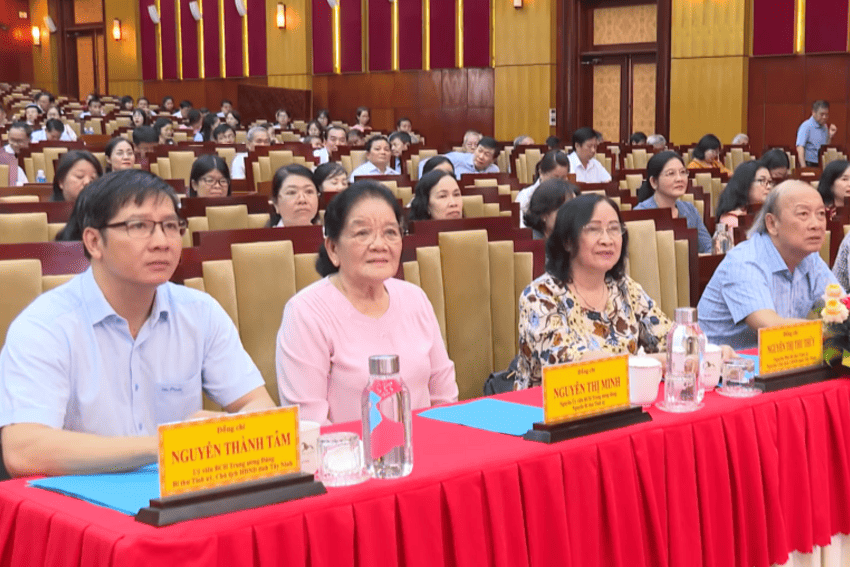 Đảng viên Tây Ninh nghiên cứu, học tập Nghị quyết Hội nghị lần thứ mười Ban Chấp hành Trung ương Đảng Khóa XIII