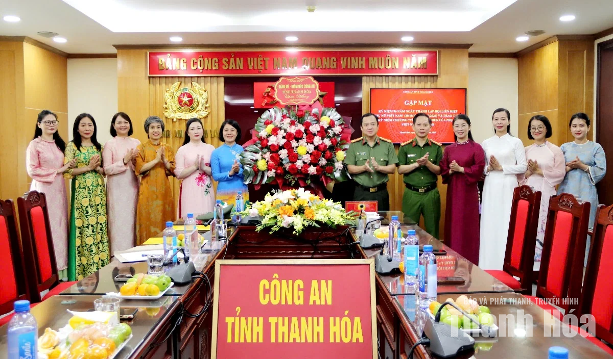 Công an Thanh Hóa trao Kỷ niệm chương “Vì sự phát triển của phụ nữ Việt Nam”