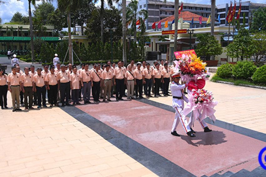 Đoàn Cựu sĩ quan An ninh điều tra thăm Công an tỉnh Tiền Giang