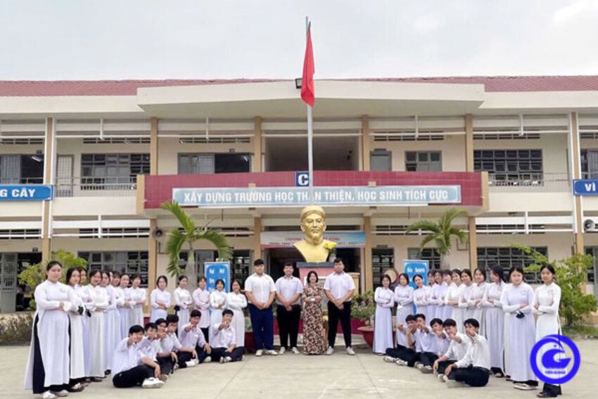 Tự hào ngôi trường mang tên Anh hùng dân tộc Thủ khoa Nguyễn Hữu Huân