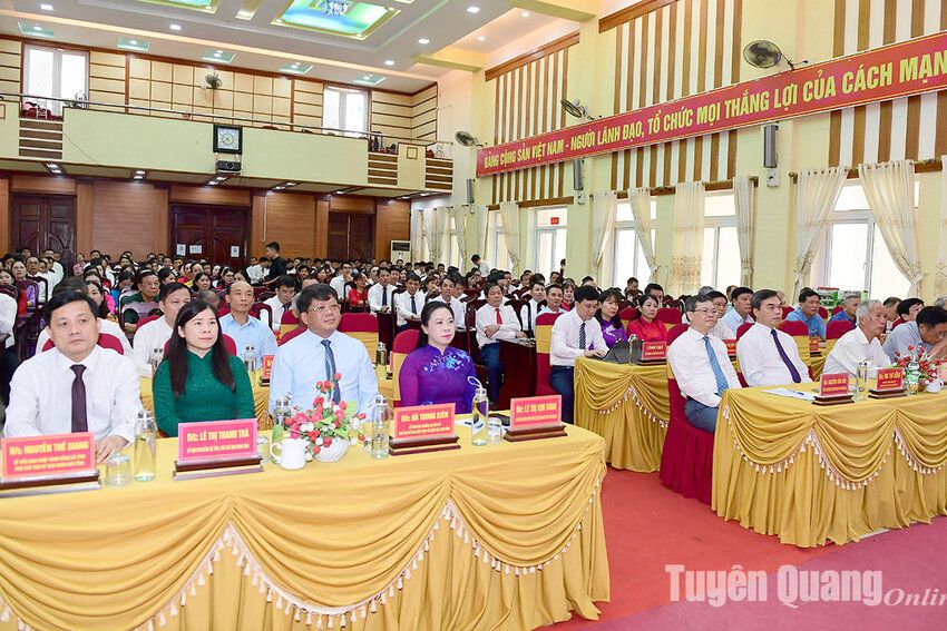 Chiêm Hóa gặp mặt các thế hệ lãnh đạo, cán bộ nhân dịp 80 năm thành lập huyện