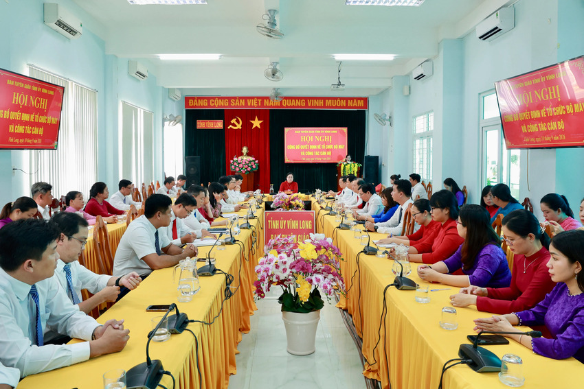 Ban Tuyên giáo Tỉnh ủy công bố Quyết định về tổ chức bộ máy và công tác cán bộ