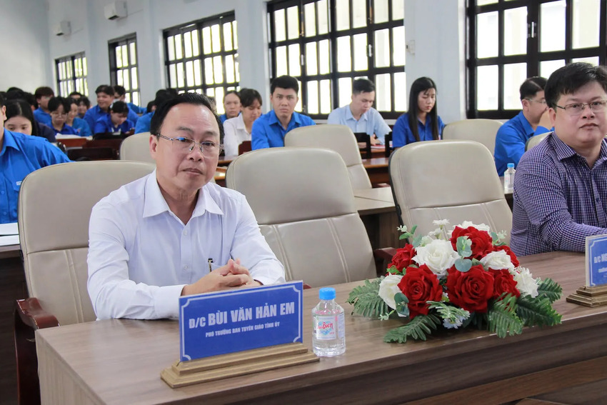 Nâng cao trách nhiệm, bản lĩnh và văn hóa số cho thanh niên Vĩnh Long