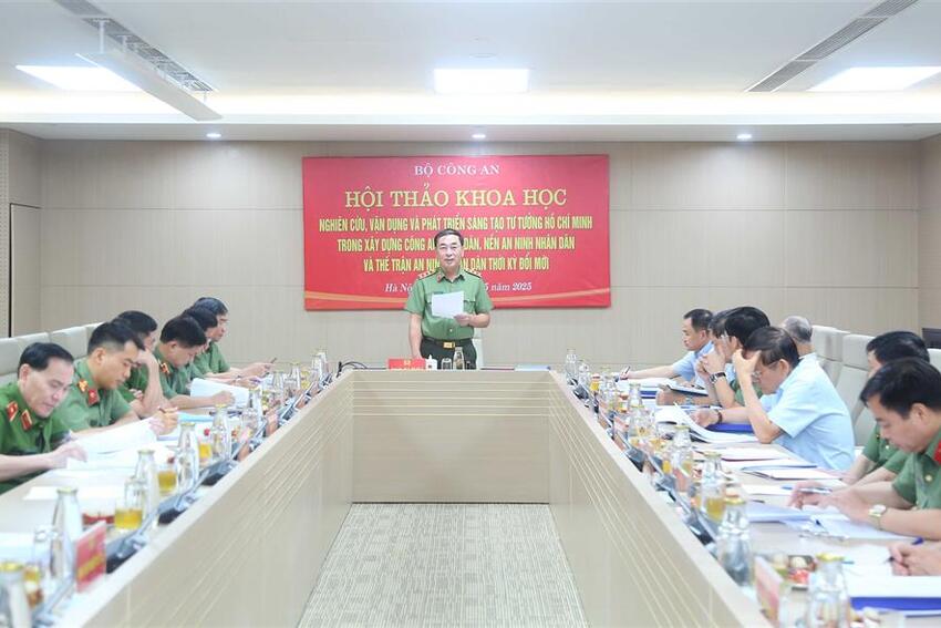 Vận dụng và phát triển sáng tạo tư tưởng Hồ Chí Minh trong xây dựng Công an nhân dân