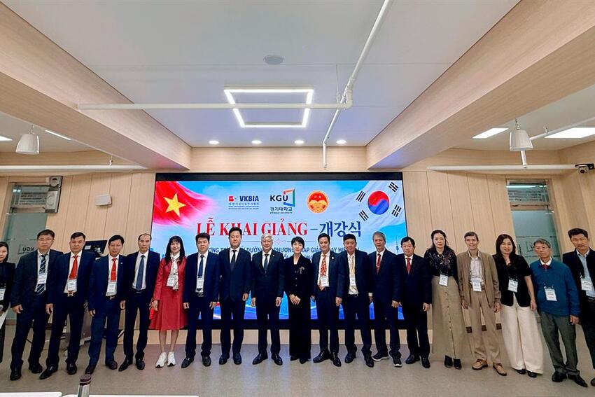Đoàn cán bộ Học viện Chính trị quốc gia Hồ Chí Minh nghiên cứu, trao đổi kinh nghiệm đổi mới giáo dục và ứng dụng AI tại Hàn Quốc