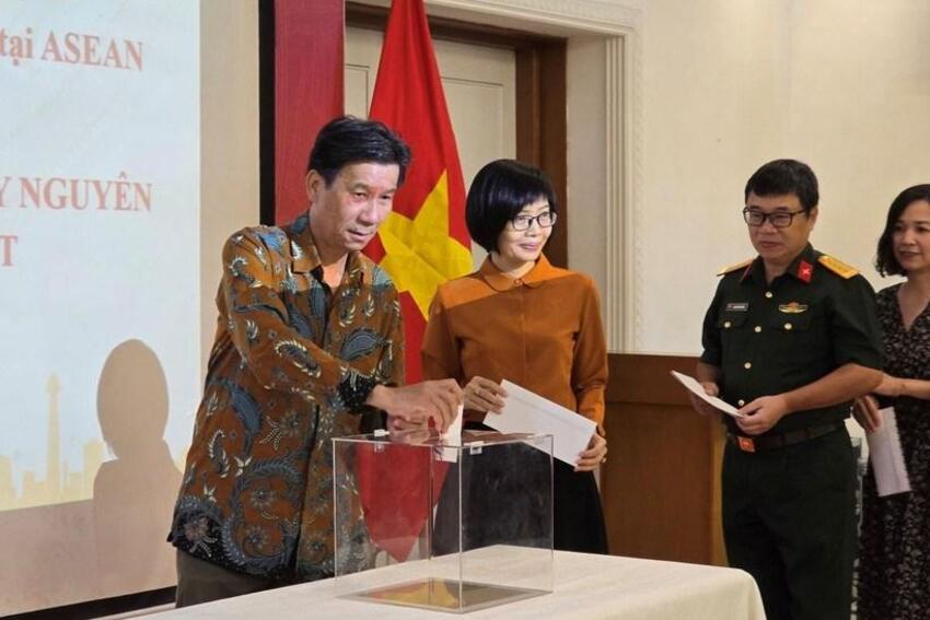 Cộng đồng người Việt tại Indonesia sẻ chia khó khăn với đồng bào vùng thiên tai