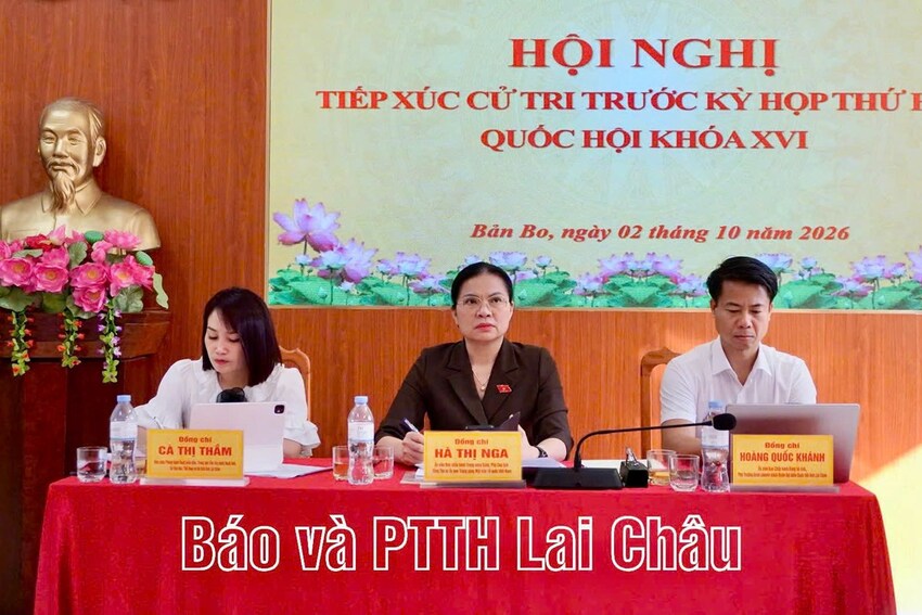 Phó Chủ tịch - Tổng Thư ký Ủy ban Trung ương MTTQ Việt Nam Hà Thị Nga tiếp xúc cử tri xã Bản Bo