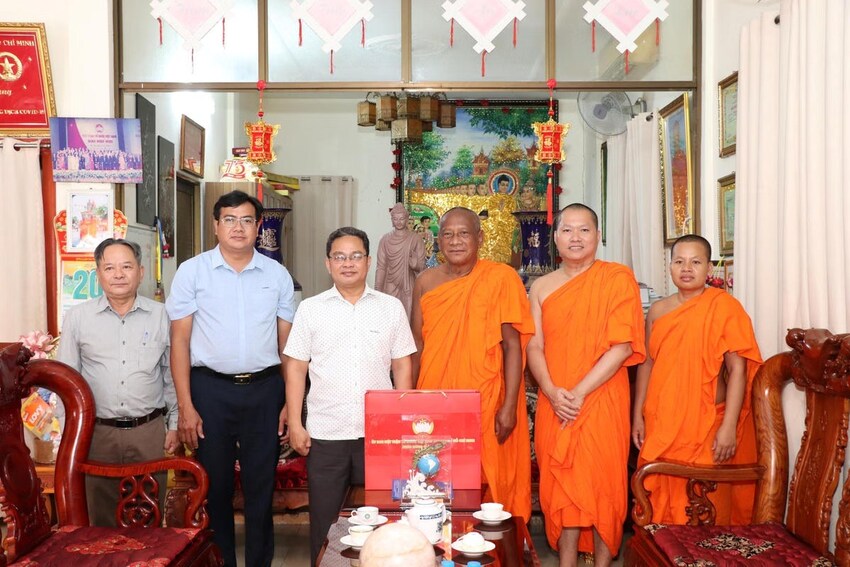 Thành phố Hồ Chí Minh: Ủy ban MTTQ Việt Nam thành phố thăm, chúc mừng các chùa Nam tông Khmer dịp Sen Dolta năm 2026