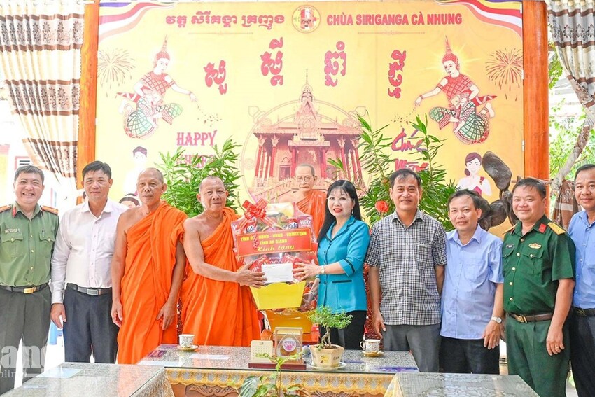 An Giang: Thăm, chúc mừng đồng bào Khmer dịp Sene Đôn Ta