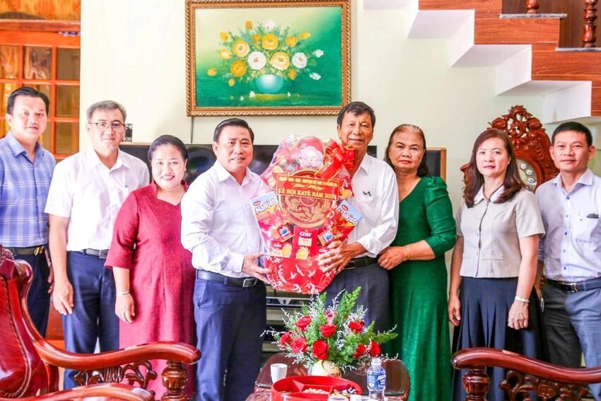 Khánh Hòa: Thăm, chúc mừng các cá nhân tiêu biểu đồng bào Chăm nhân dịp Lễ hội Katê 2026