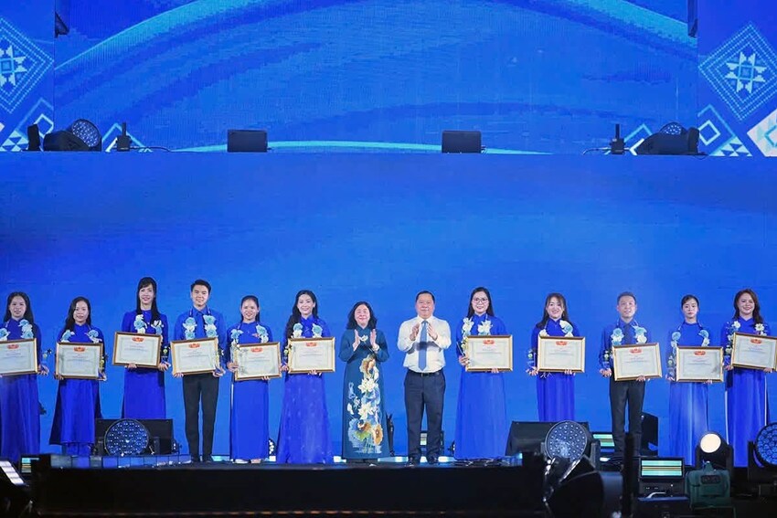 Chủ tịch Bùi Thị Minh Hoài dự Lễ kỷ niệm 70 năm Ngày truyền thống Hội Liên hiệp thanh niên Việt Nam