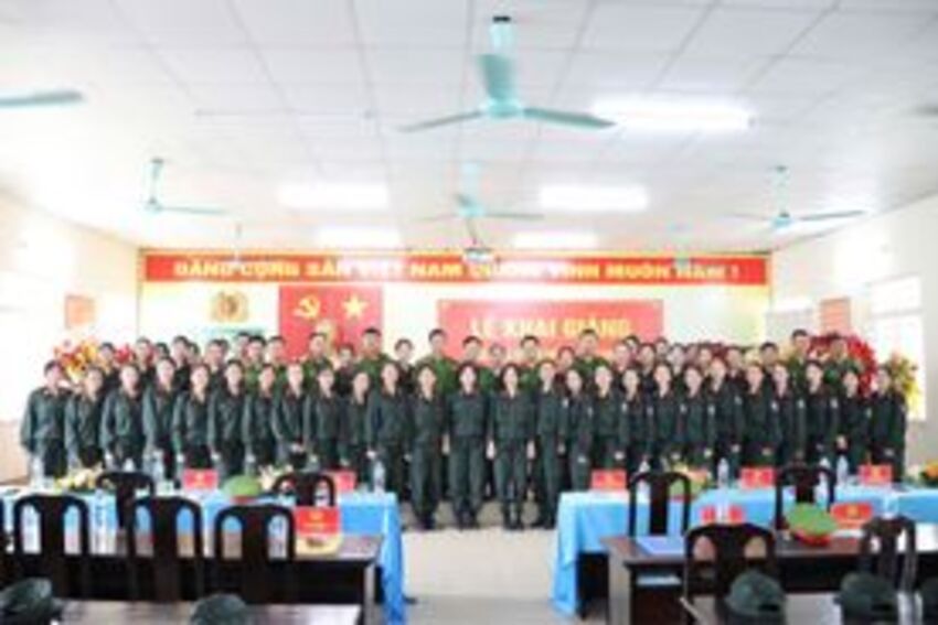 Khai giảng khóa huấn luyện 49 nữ Cảnh sát đặc nhiệm