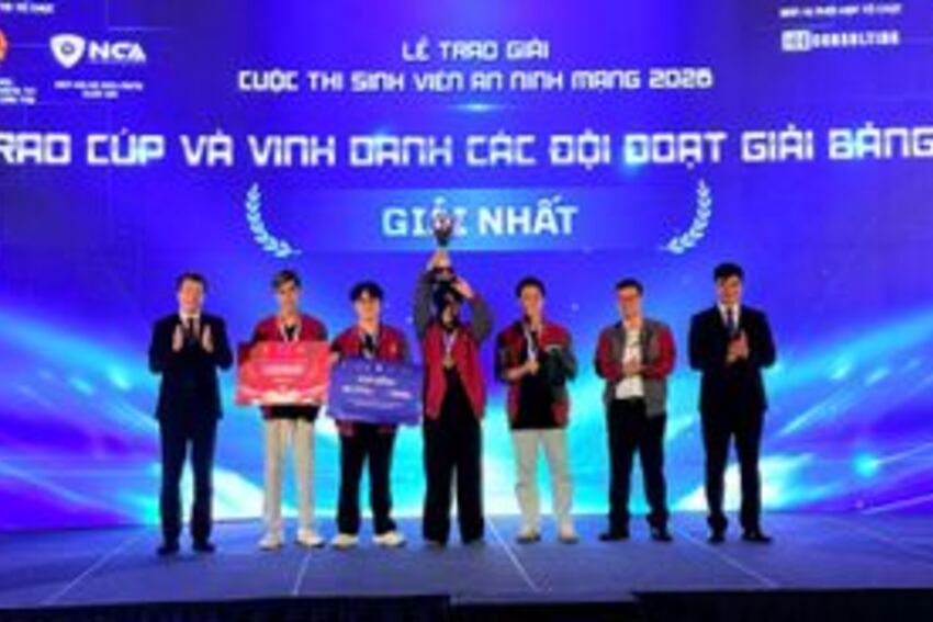 Học viện Bưu chính viễn thông hai năm liên tiếp giành cúp Cuộc thi “Sinh viên An ninh mạng”