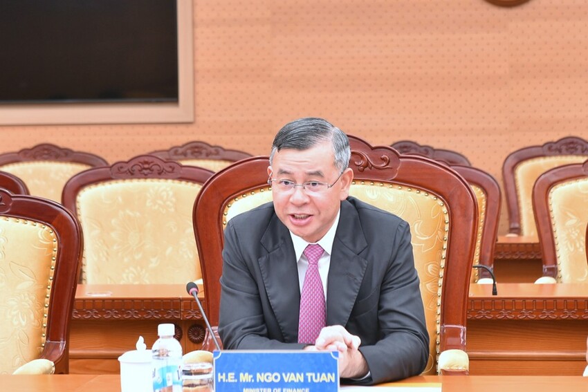 Bộ trưởng Ngô Văn Tuấn làm việc với Fitch Ratings về triển vọng kinh tế và tín nhiệm quốc gia Việt Nam
