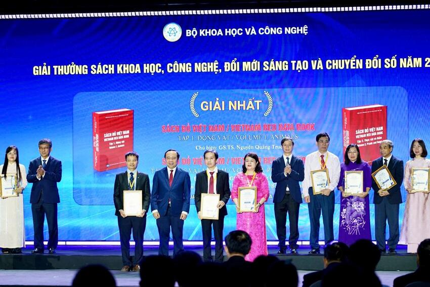 Sách Đỏ Việt Nam giành Giải Nhất giải thưởng sách KH,CN, ĐMST&CĐS năm 2026