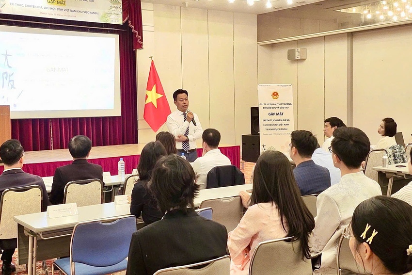 Thứ trưởng Lê Quân gặp gỡ trí thức, chuyên gia và du học sinh Việt Nam tại Osaka, Nhật Bản