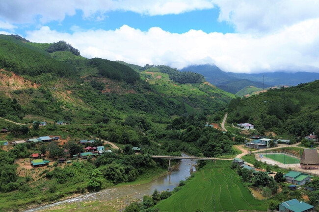Chuyển đổi số vùng cao mắc kẹt vì những “vùng lõm” sóng