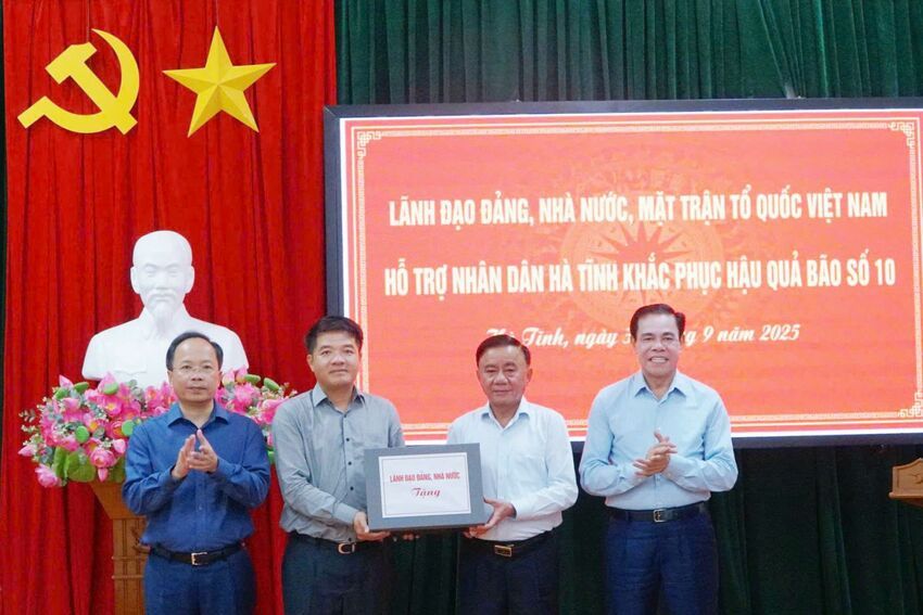 Ưu tiên cao nhất là bảo đảm an toàn tính mạng, ổn định đời sống nhân dân sau mưa bão