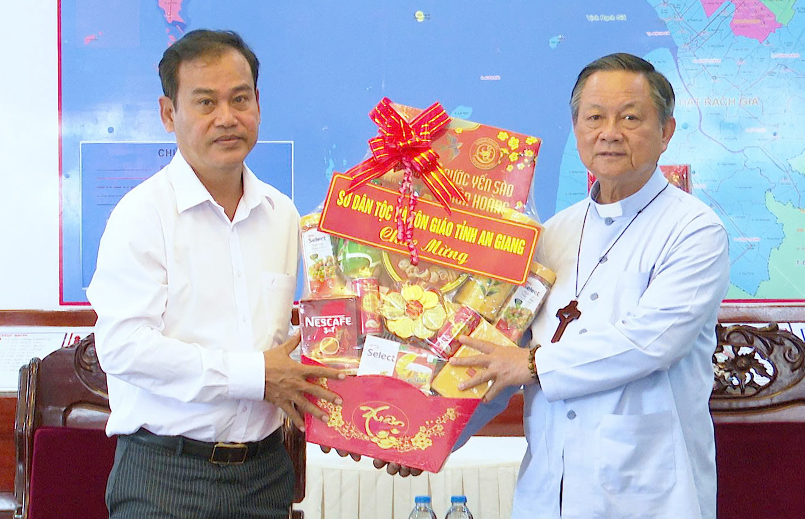 Giám đốc Sở Dân tộc và Tôn giáo tỉnh An Giang Danh Phúc thăm, chúc mừng lễ Phục sinh năm 2026