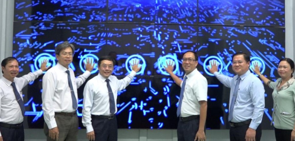 Lấy người dân và doanh nghiệp làm trung tâm trong chuyển đổi số