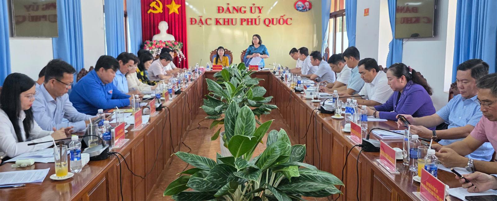 Đồng chí Trần Thị Thanh Hương làm việc với Đảng ủy đặc khu Phú Quốc về công tác hỗ trợ chuẩn bị Hội nghị APEC 2027