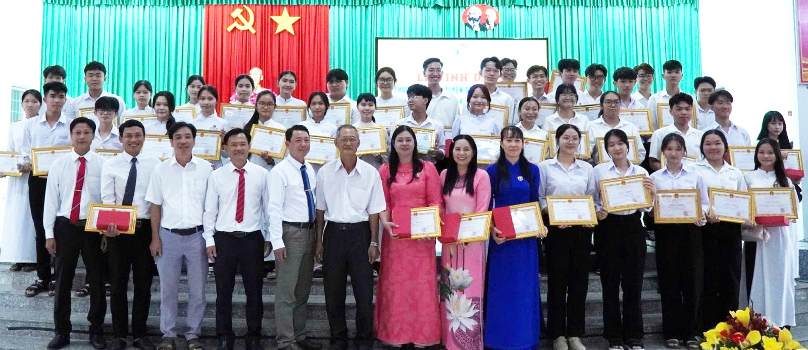 Hạt lúa tiếp sức học trò nghèo
