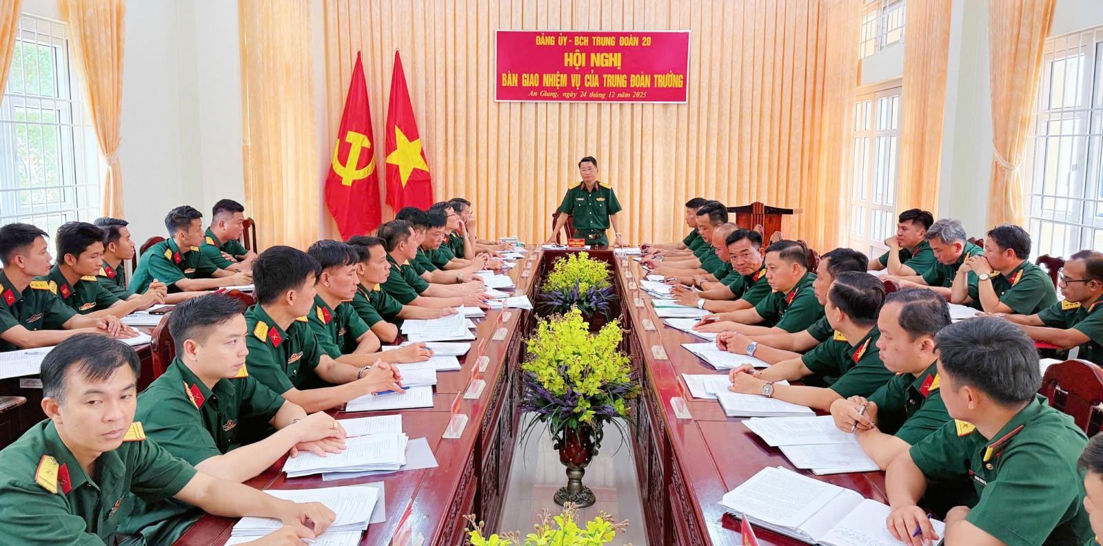 Bàn giao nhiệm vụ Trung đoàn trưởng Trung đoàn 20