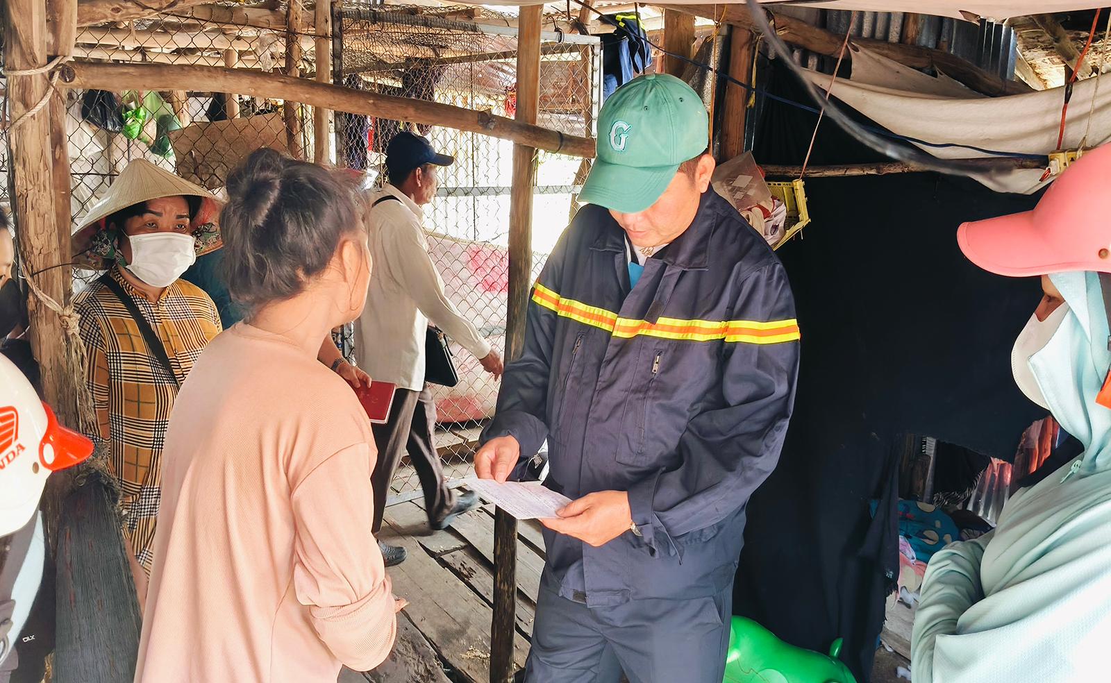 Khẩn trương tìm kiếm cháu bé nghi rơi xuống kênh xáng Xẻo Rô