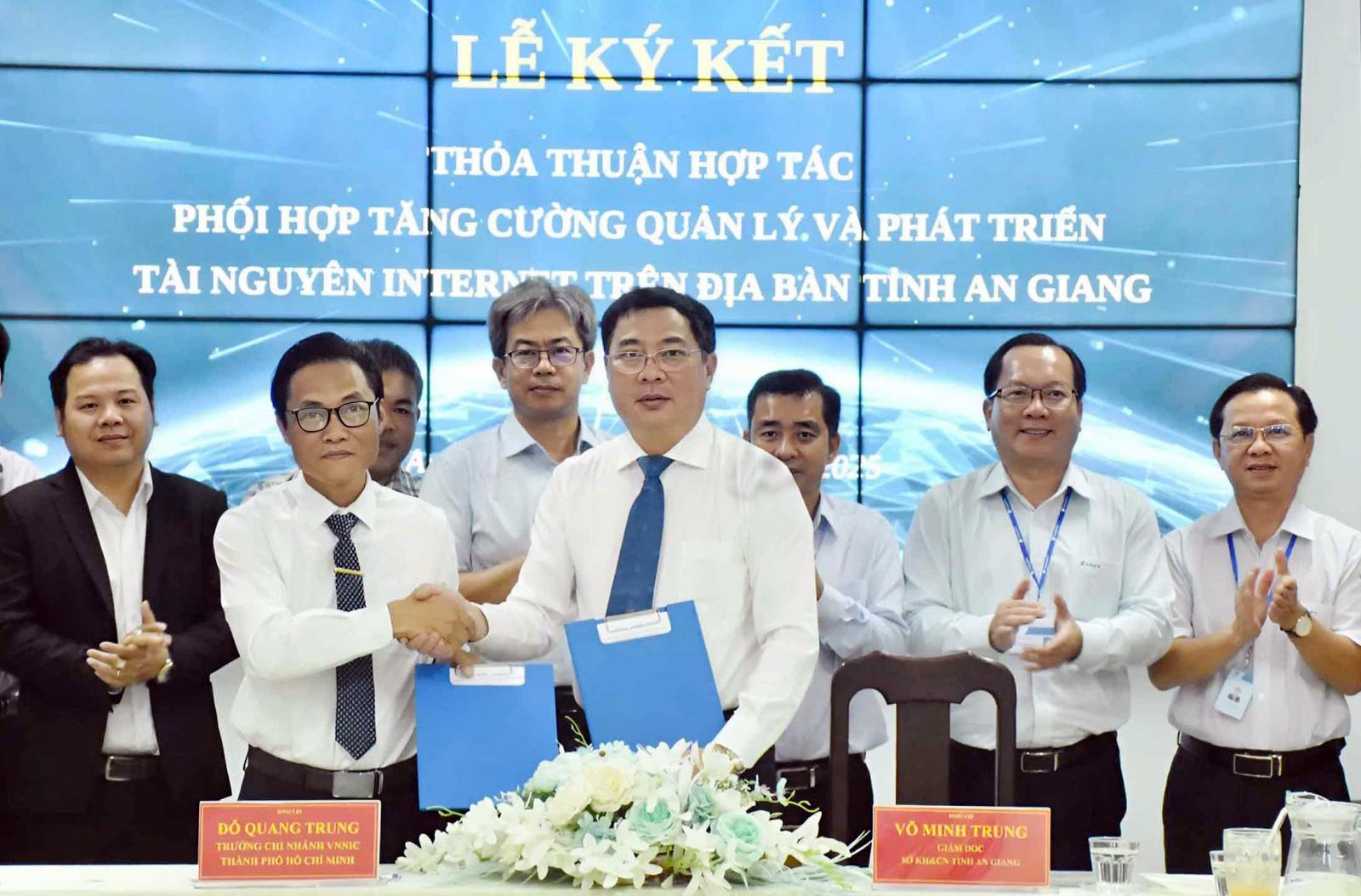 Hợp tác tăng cường quản lý và phát triển tài nguyên internet trên địa bàn tỉnh An Giang