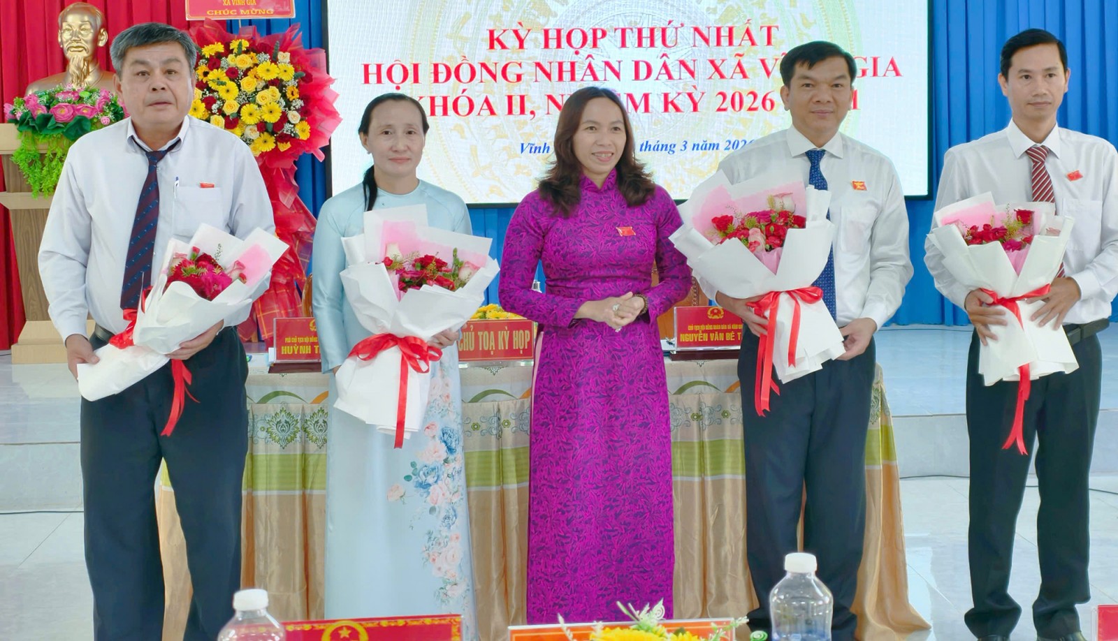 HĐND xã Vĩnh Gia kiện toàn bộ máy chính quyền địa phương