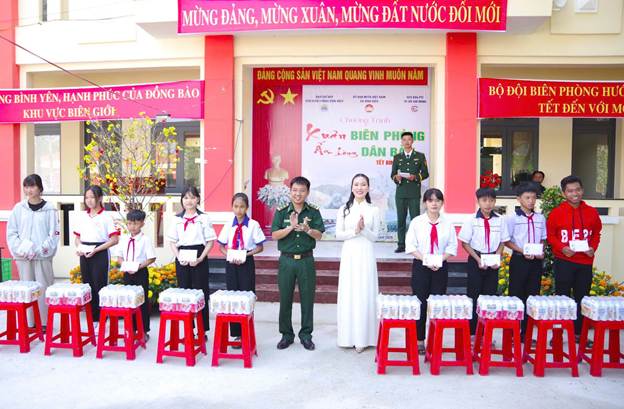 Hoa hậu Nhân ái Nguyễn Ngọc Hiếu đồng hành cùng Chương trình “Xuân Biên phòng ấm lòng dân bản” năm 2026 tại xã Vĩnh Điều