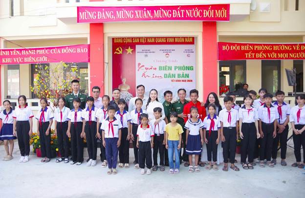 Hoa hậu Nhân ái Nguyễn Ngọc Hiếu đồng hành cùng Chương trình “Xuân Biên phòng ấm lòng dân bản” năm 2026 tại xã Vĩnh Điều