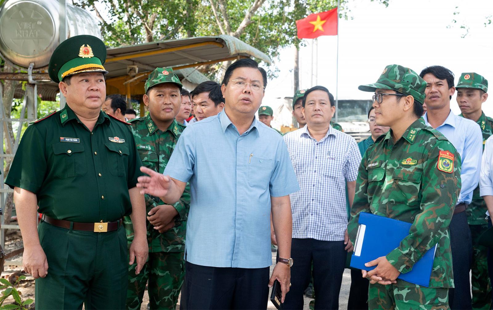 Bí thư Tỉnh ủy An Giang Nguyễn Tiến Hải khảo sát tuyến biên giới hai xã Vĩnh Gia, Ba Chúc và phường Tịnh Biên