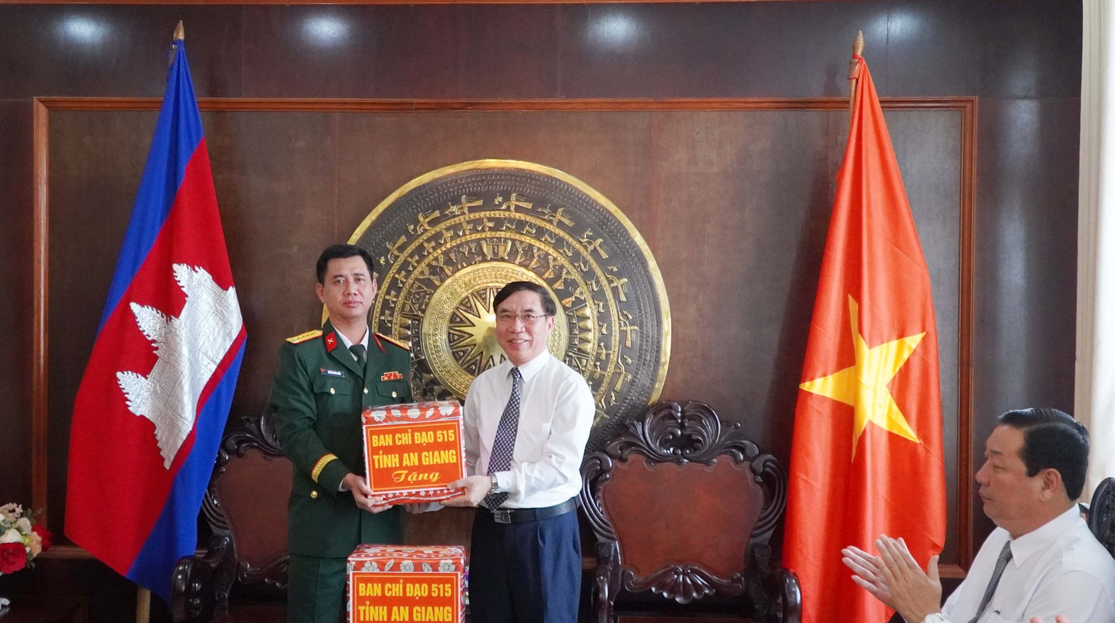 Đoàn công tác tỉnh An Giang thăm Tổng Lãnh sự quán Việt Nam tại tỉnh Preah Sihanouk