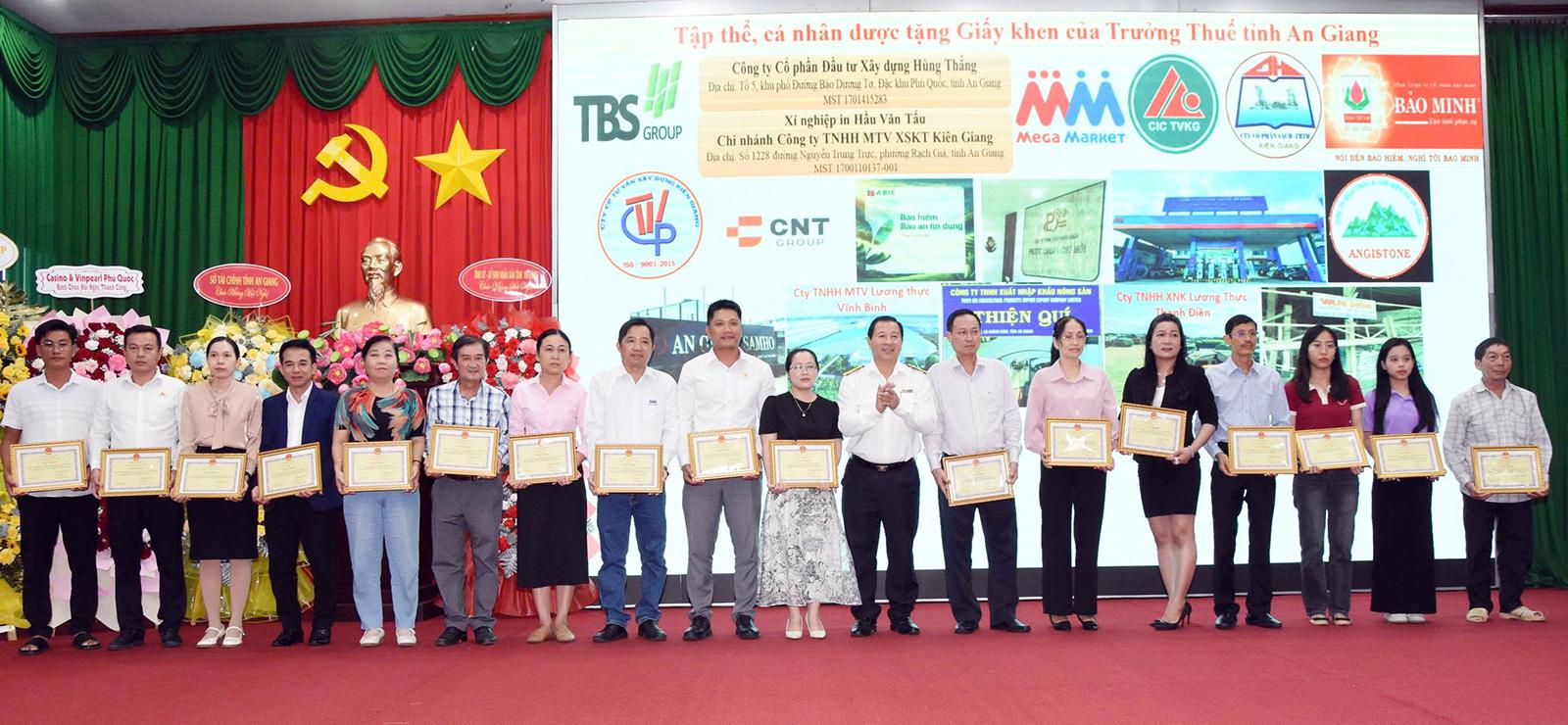 Thuế tỉnh An Giang tôn vinh 260 doanh nghiệp, hộ, cá nhân kinh doanh thực hiện tốt chính sách, pháp luật về thuế