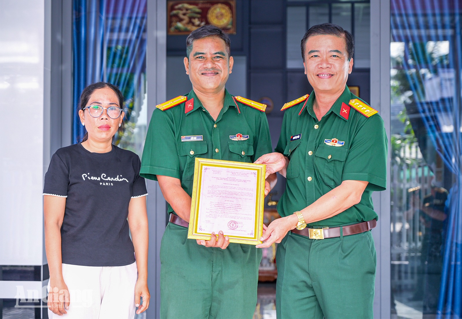 Hai quân nhân khó khăn về nhà ở được trao nhà Đồng đội