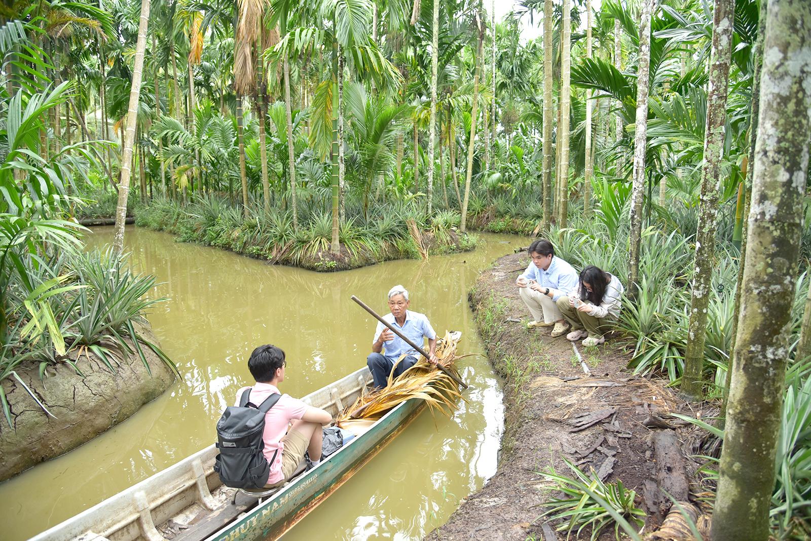 Khởi nghiệp xanh từ mo cau: Câu chuyện mùa hè của cậu học trò thành phố