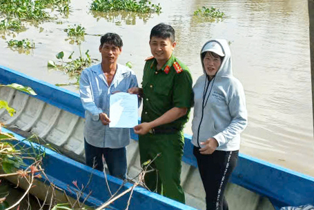 Bàn giao tài sản cho người dân bị mất trộm