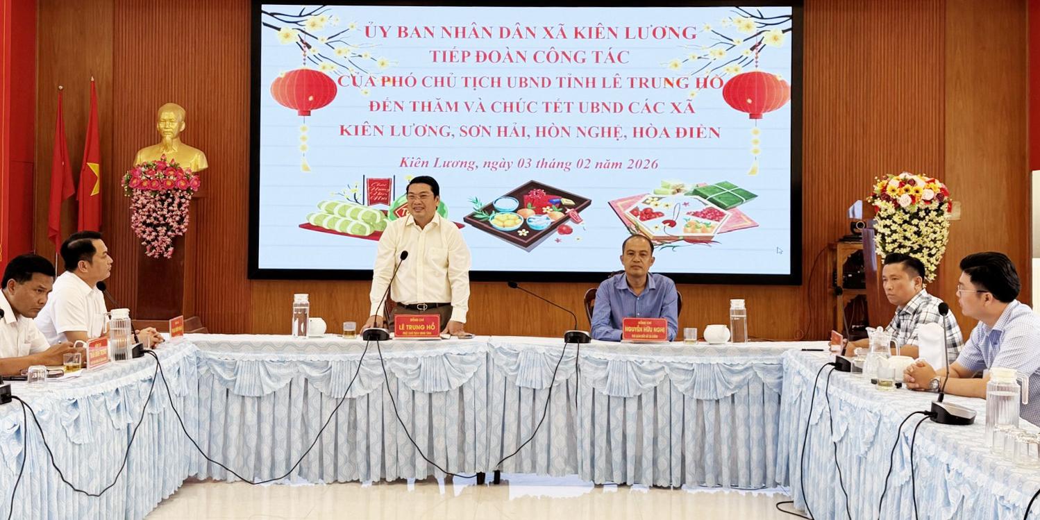 Phó Chủ tịch UBND tỉnh An Giang Lê Trung Hồ thăm, chúc tết các xã